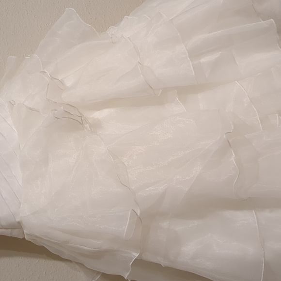 Stunning Allure Bridals Ivory Wedding Dress Size 4 - Picture 5 of 13